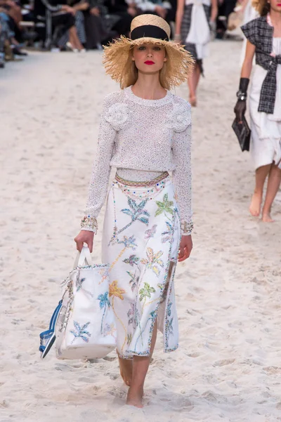 Look 60